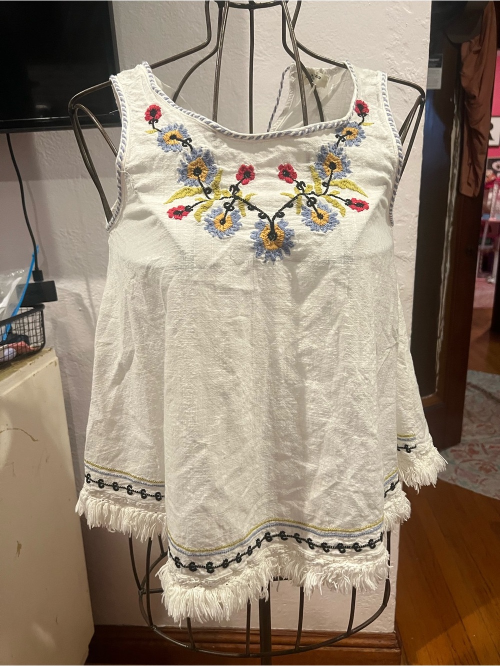 Max Studio White Embroidered Floral Fringe Camisole